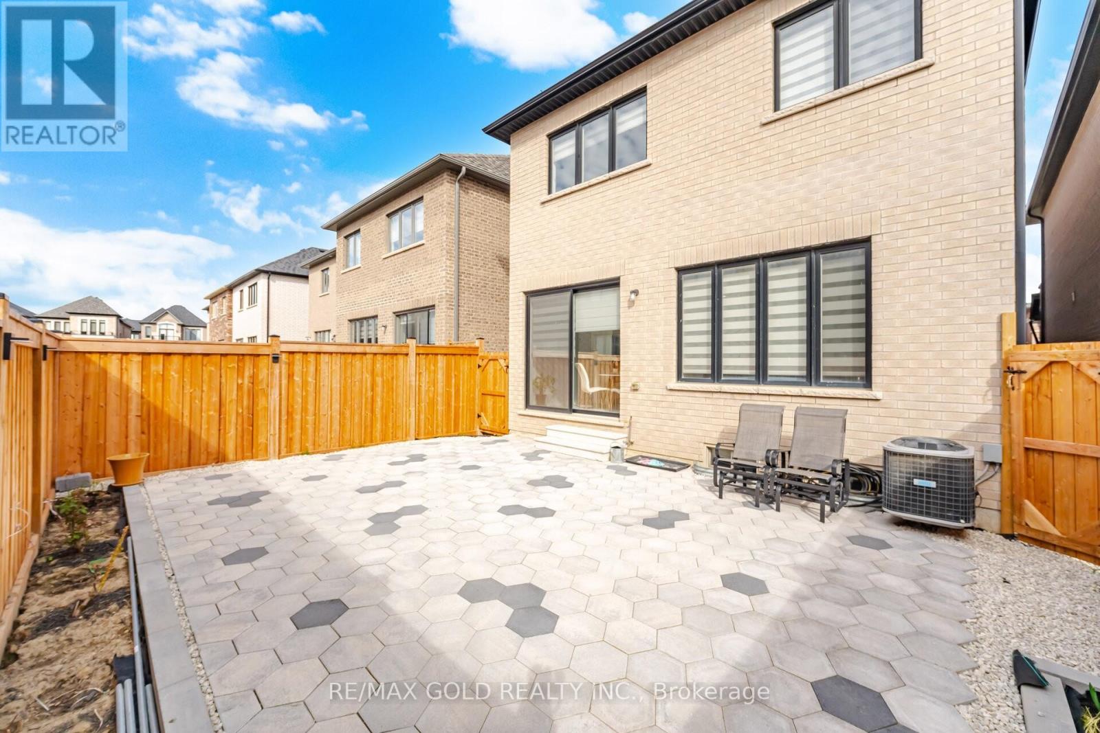 28 Calabria Drive, Caledon, Ontario  L7C 4L2 - Photo 25 - W13143666