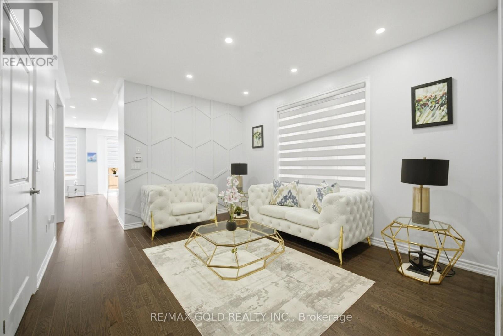 28 Calabria Drive, Caledon, Ontario  L7C 4L2 - Photo 3 - W13143666