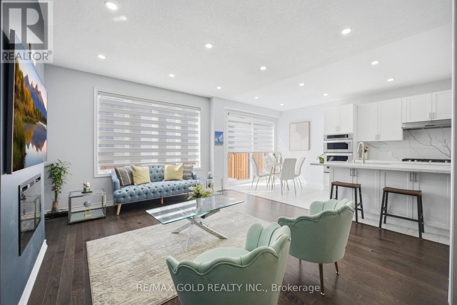 28 Calabria Drive, Caledon, Ontario  L7C 4L2 - Photo 7 - W13143666