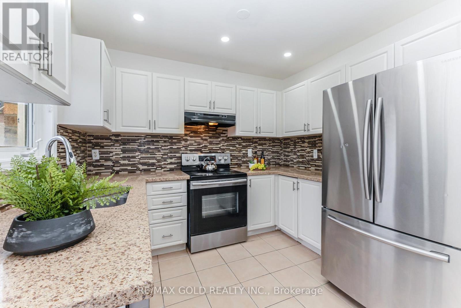 67 Palleschi Drive, Brampton, Ontario  L6P 2S1 - Photo 15 - W13143690