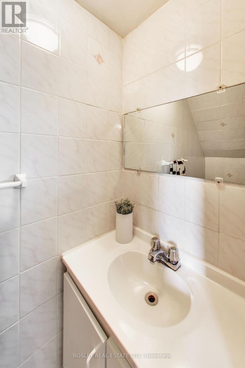 159 Ascot Avenue, Toronto, Ontario  M6E 1G5 - Photo 5 - W13143722
