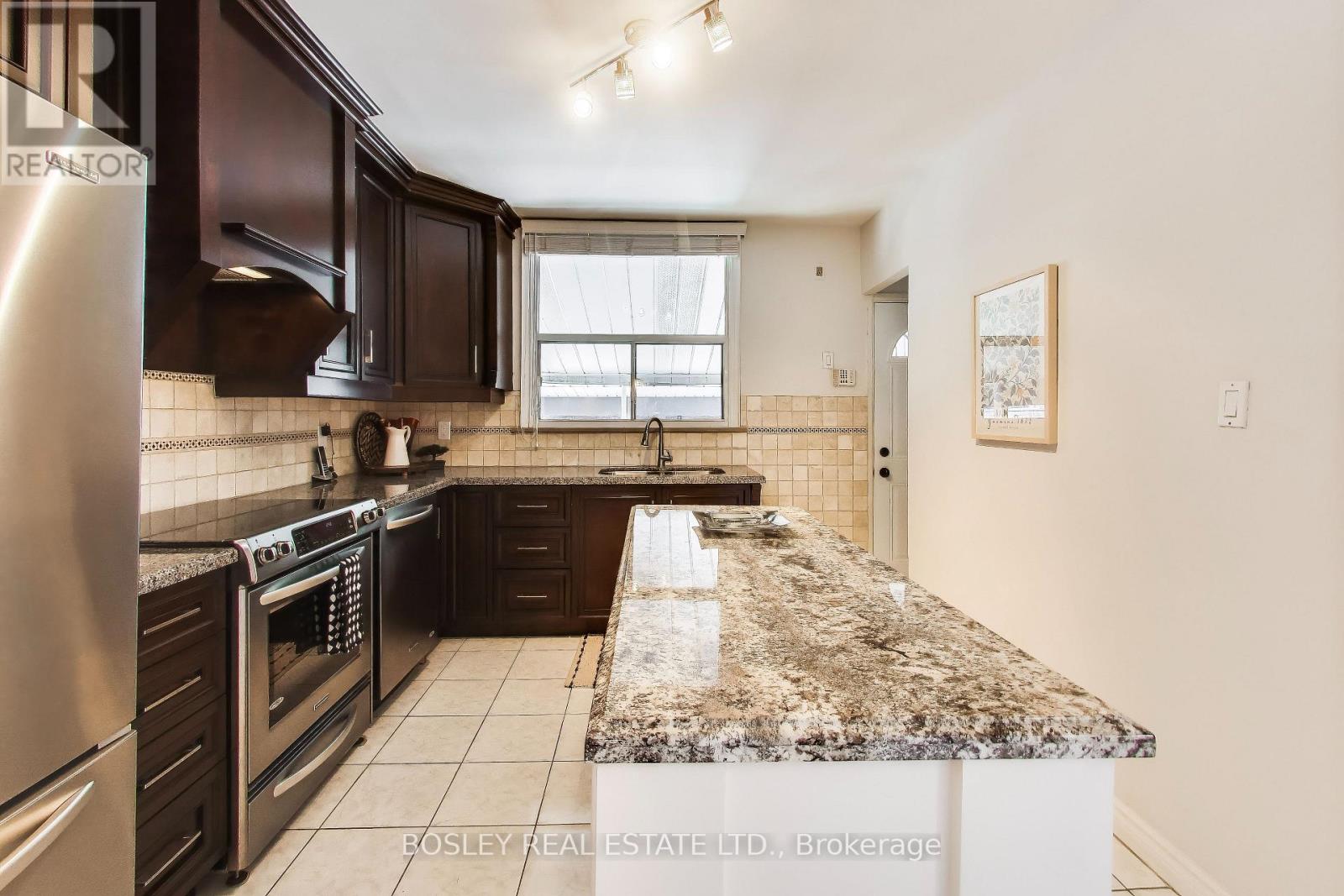 159 Ascot Avenue, Toronto, Ontario  M6E 1G5 - Photo 8 - W13143722