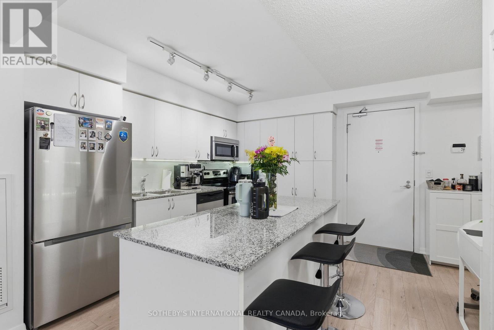 304 - 800 Lawrence Avenue W, Toronto, Ontario  M6A 0B1 - Photo 1 - W13143786