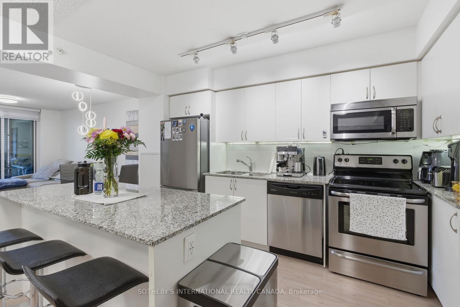 304 - 800 Lawrence Avenue W, Toronto, Ontario  M6A 0B1 - Photo 2 - W13143786