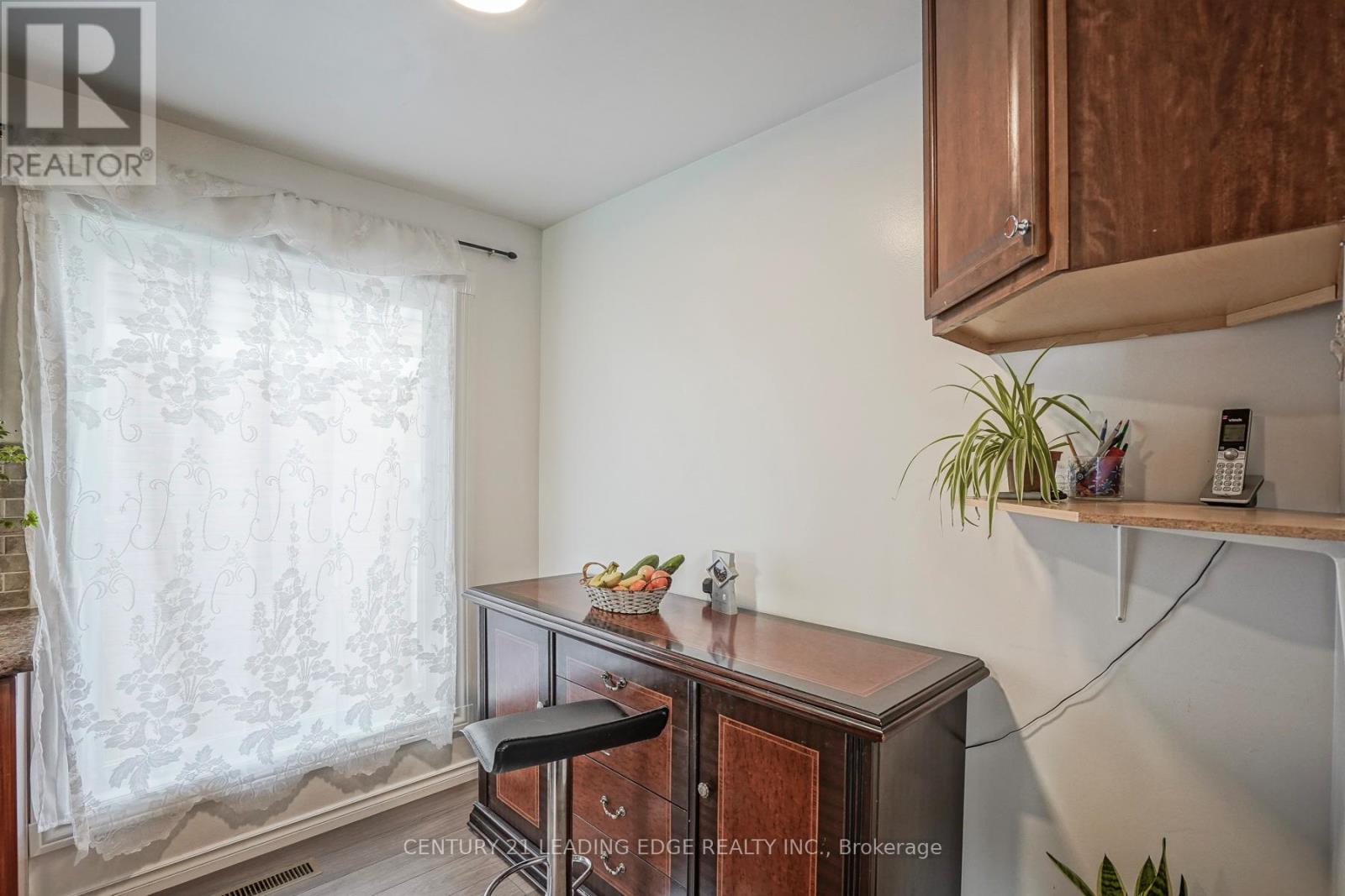 Upper - 29 Junewood Crescent, Brampton, Ontario  L6S 3T5 - Photo 8 - W13143850