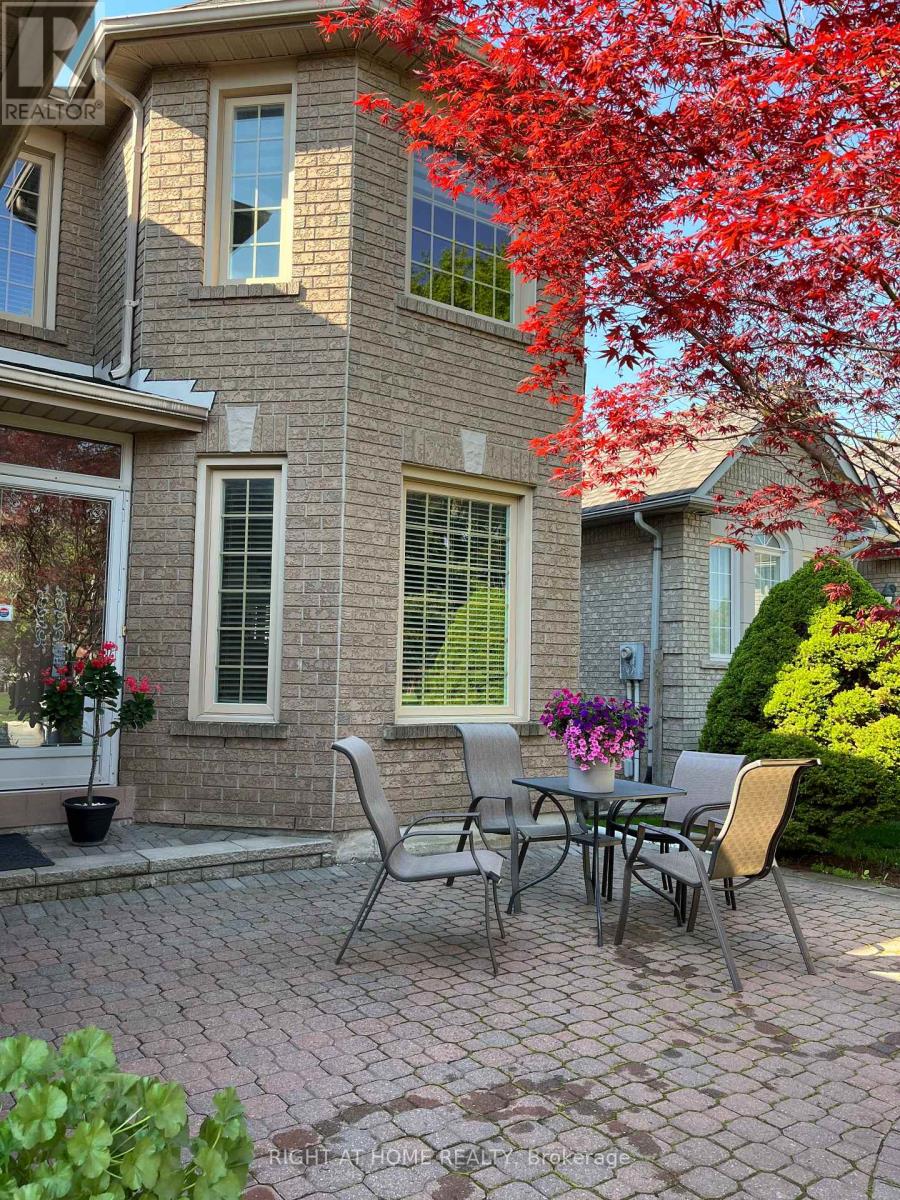 27 Addison Street, Richmond Hill, Ontario  L4C 9N1 - Photo 3 - N12896492
