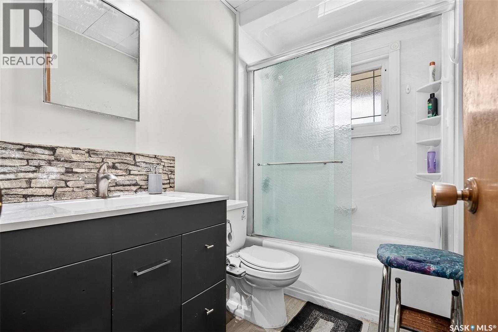 1303 Athabasca Street W, Moose Jaw, Saskatchewan  S6H 6C8 - Photo 31 - SK035036