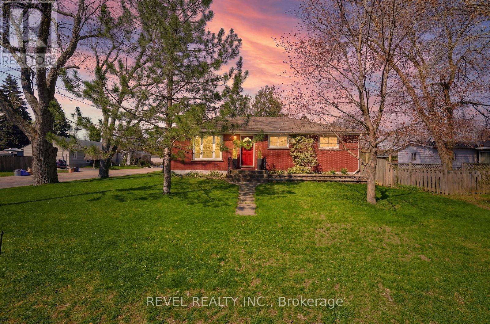 36 HAMILTON AVENUE, Brantford, Ontario