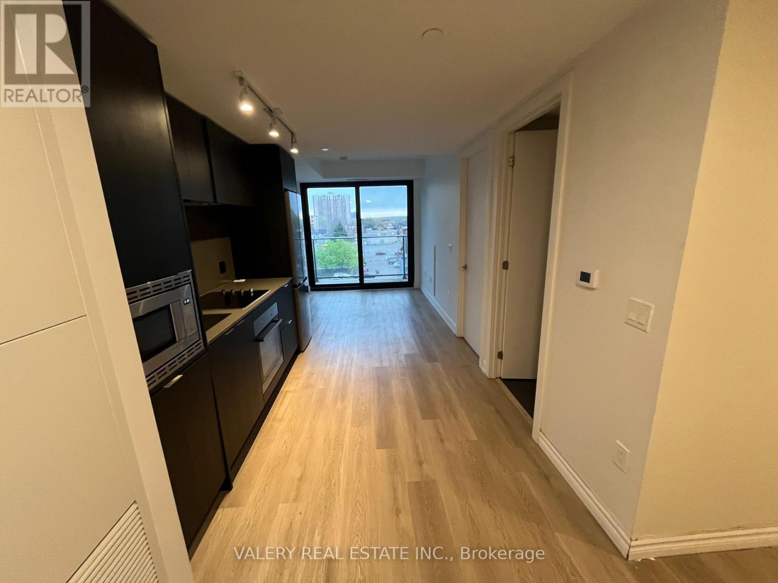 528 - 1 Jarvis Street, Hamilton, Ontario  L8R 3J2 - Photo 2 - X13143750