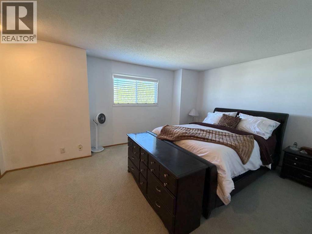25 Ellenwood Drive, Red Deer, Alberta  T4R 2E1 - Photo 10 - A2310448