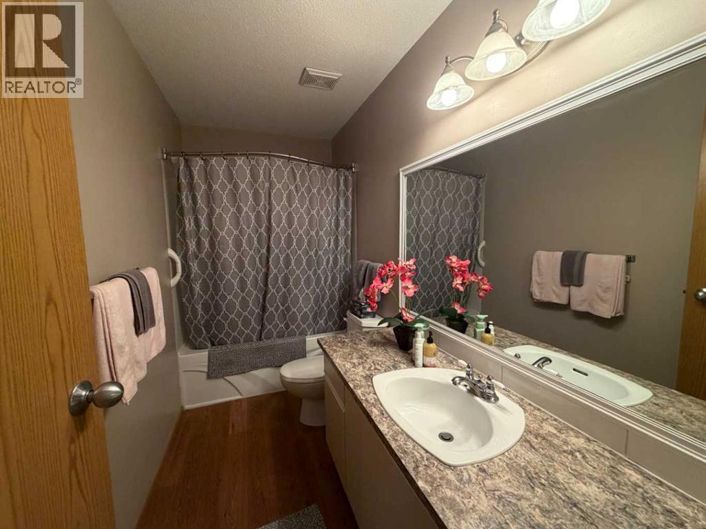 25 Ellenwood Drive, Red Deer, Alberta  T4R 2E1 - Photo 11 - A2310448