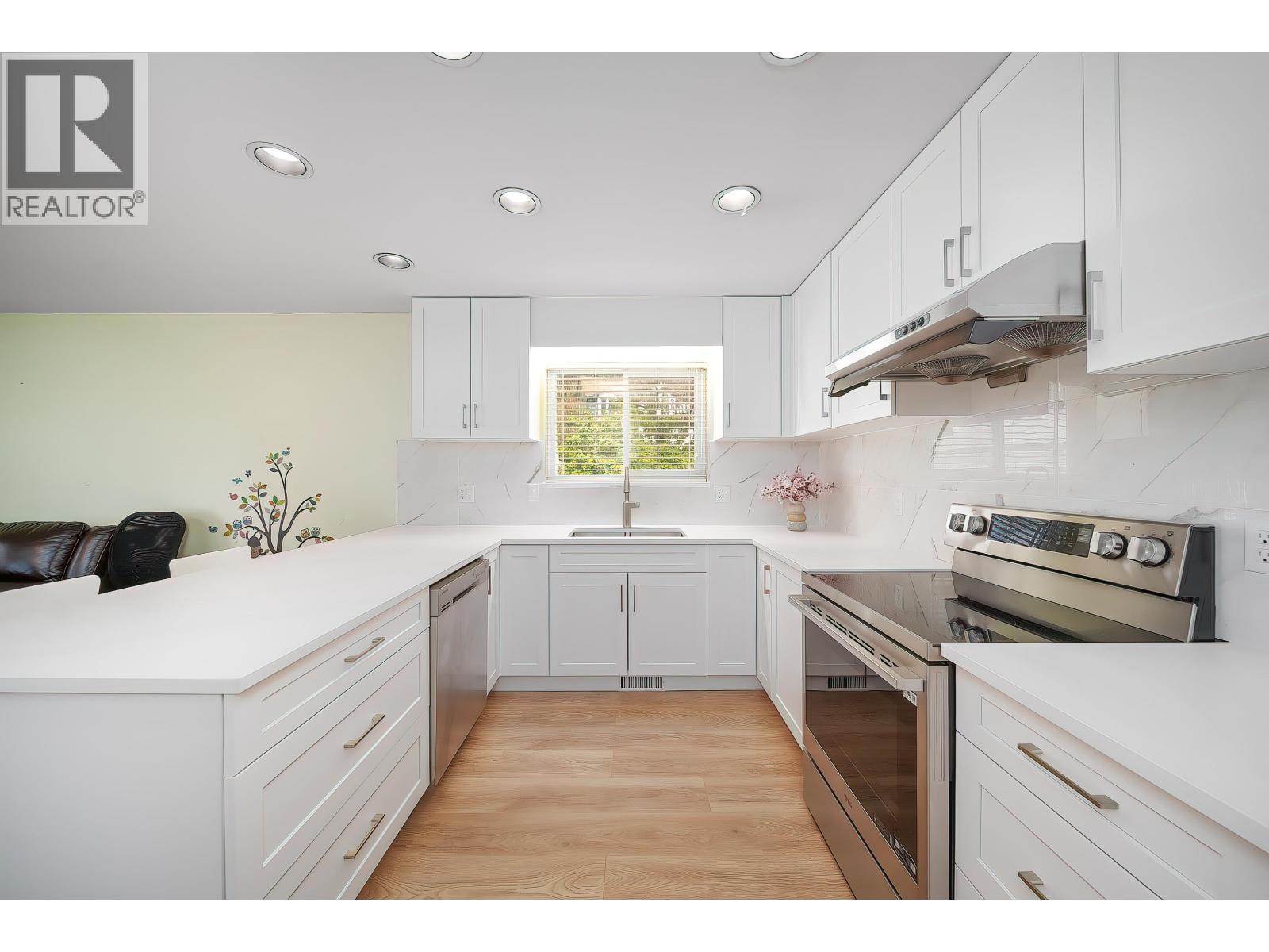 11 Harbour Place, Port Moody, British Columbia  V3H 4J8 - Photo 5 - R3113711