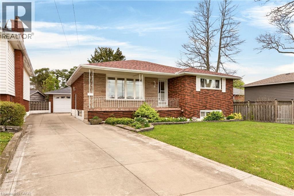 8 LORRAINE Drive, Hamilton, Ontario