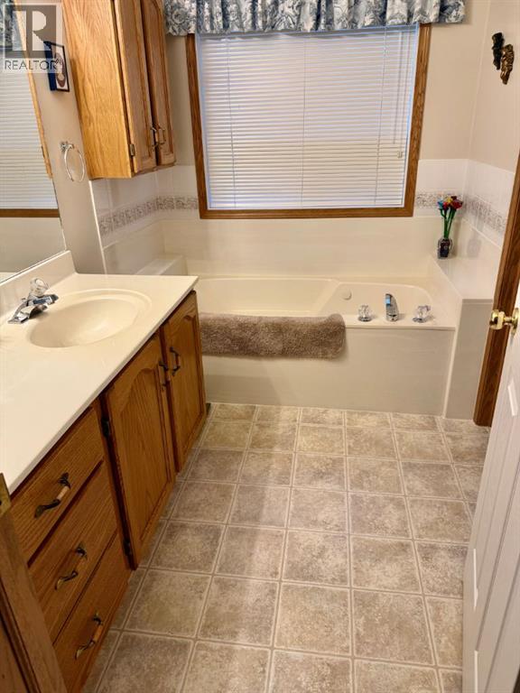 915 Highland Green Drive NW, High River, Alberta  T1V 1V8 - Photo 14 - A2303971