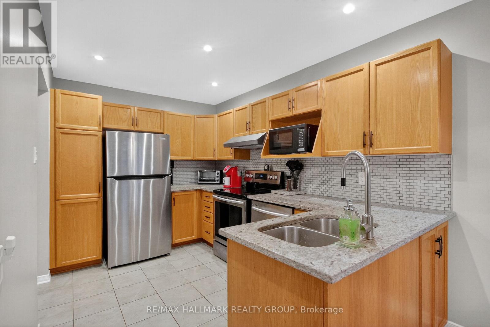 110 Hunter's Glen Crescent, Ottawa, Ontario  K1T 3R1 - Photo 11 - X13143904