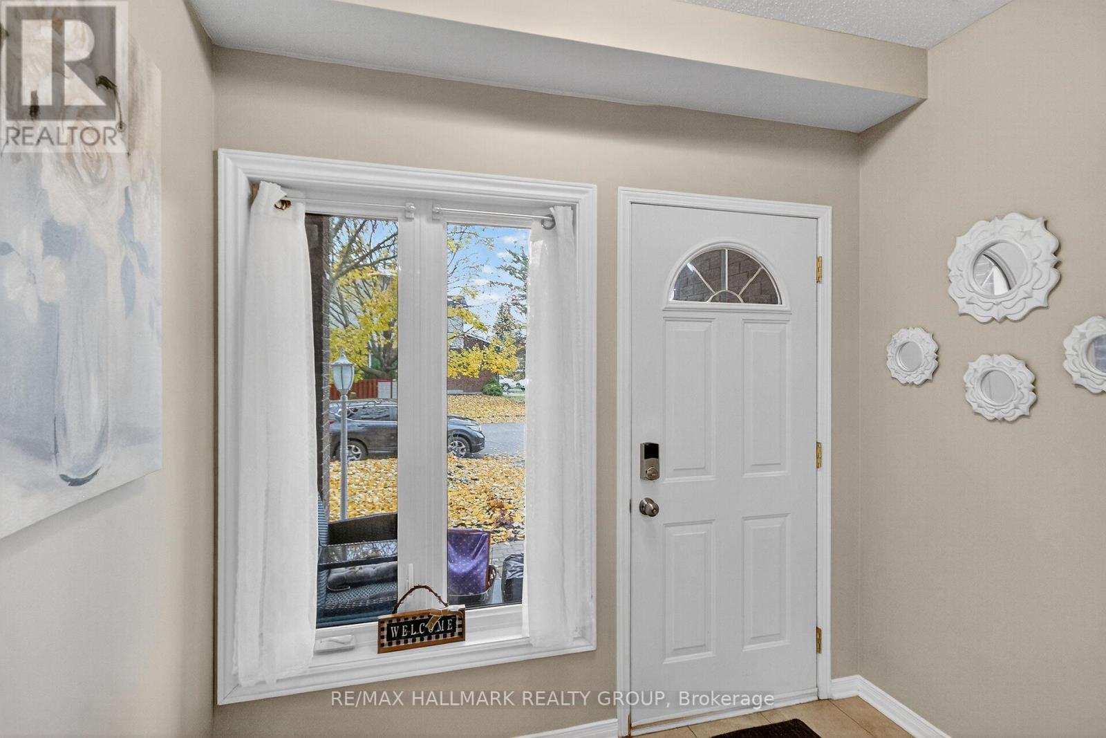 110 Hunter's Glen Crescent, Ottawa, Ontario  K1T 3R1 - Photo 2 - X13143904