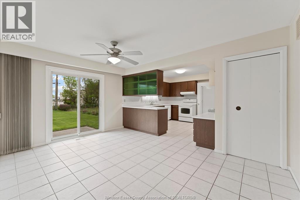 3299 Woodlawn Avenue, Windsor, Ontario  N8W 2J1 - Photo 13 - 26011435