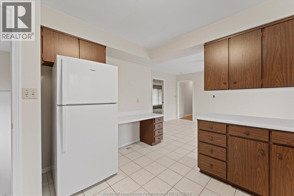 3299 Woodlawn Avenue, Windsor, Ontario  N8W 2J1 - Photo 18 - 26011435