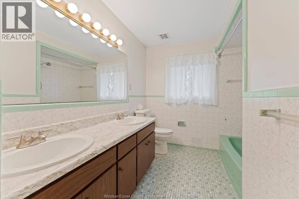 3299 Woodlawn Avenue, Windsor, Ontario  N8W 2J1 - Photo 24 - 26011435