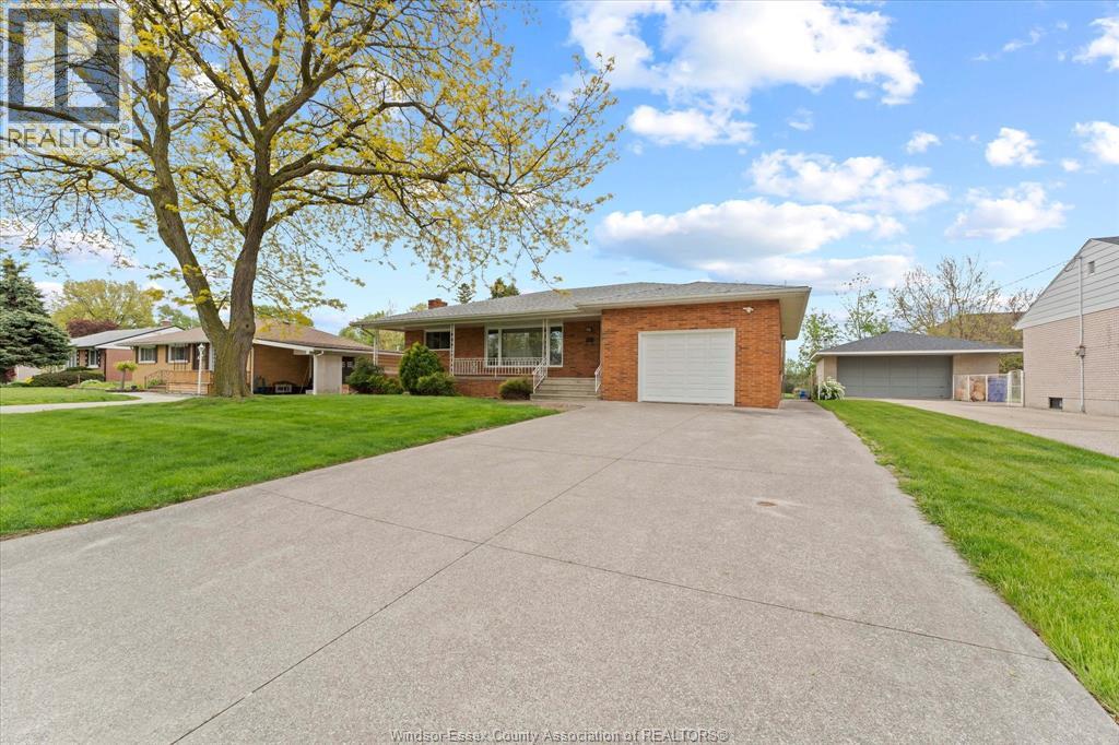 3299 Woodlawn Avenue, Windsor, Ontario  N8W 2J1 - Photo 4 - 26011435