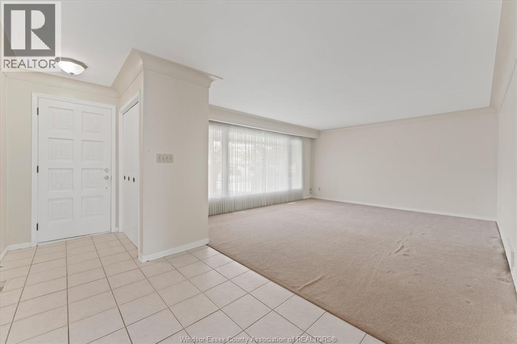 3299 Woodlawn Avenue, Windsor, Ontario  N8W 2J1 - Photo 6 - 26011435