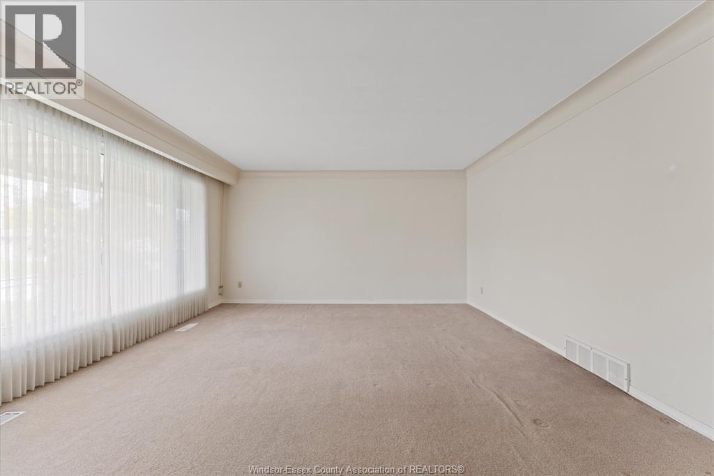 3299 Woodlawn Avenue, Windsor, Ontario  N8W 2J1 - Photo 7 - 26011435