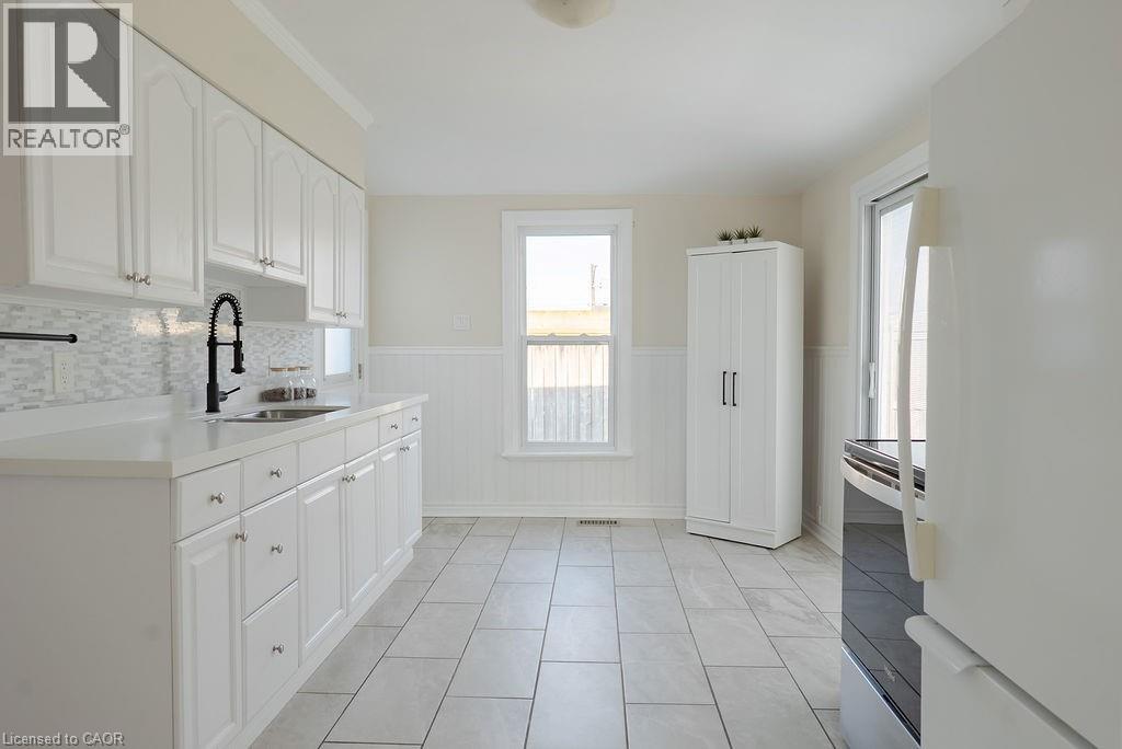 8 Dundas Street, Brantford, Ontario  N3R 1R8 - Photo 12 - 40831257