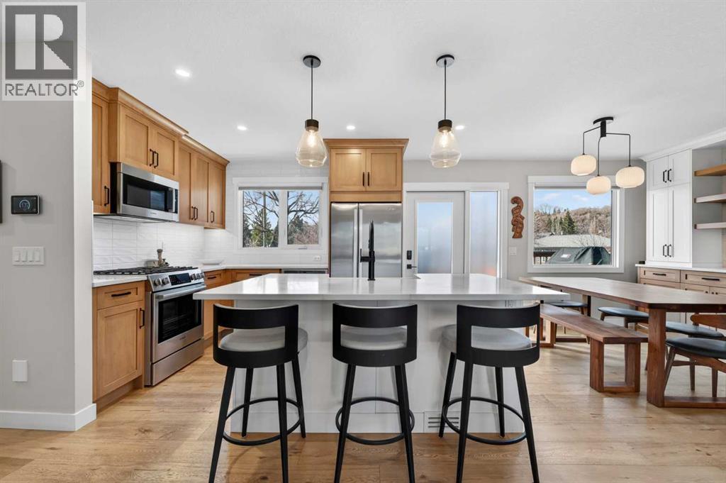8927 48 Avenue NW, Calgary, Alberta  T3B 2B5 - Photo 9 - A2304336
