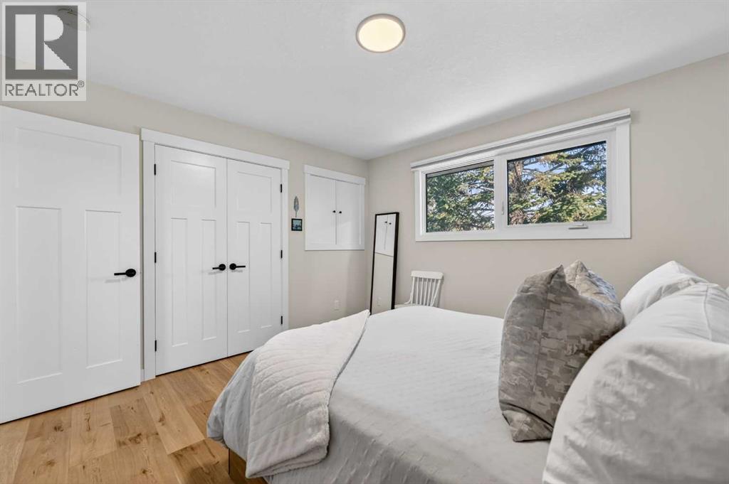 8927 48 Avenue NW, Calgary, Alberta  T3B 2B5 - Photo 15 - A2304336
