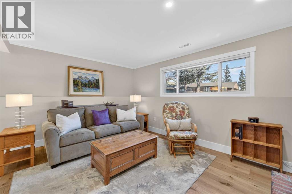 8927 48 Avenue NW, Calgary, Alberta  T3B 2B5 - Photo 21 - A2304336