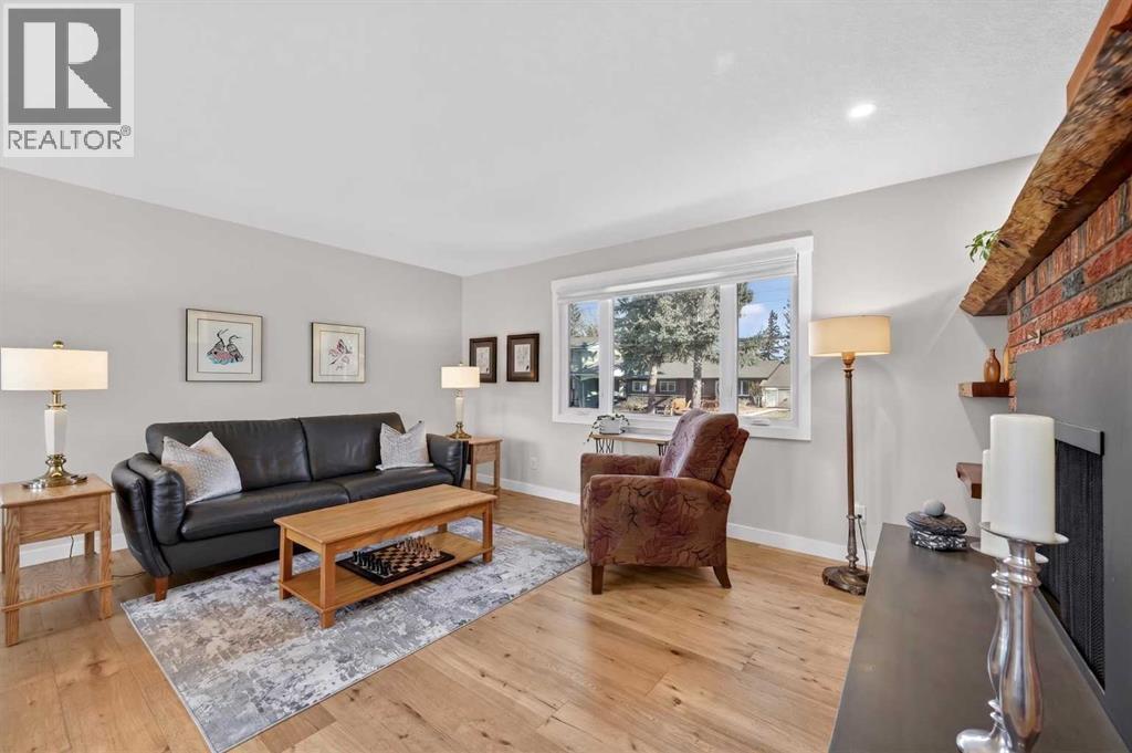 8927 48 Avenue NW, Calgary, Alberta  T3B 2B5 - Photo 4 - A2304336
