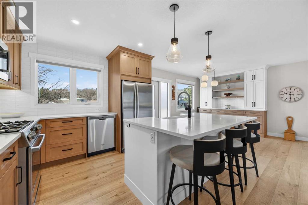 8927 48 Avenue NW, Calgary, Alberta