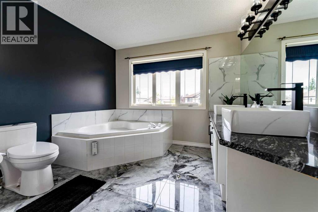 276 Fairways Bay NW, Airdrie, Alberta  T4B 2P5 - Photo 16 - A2311549