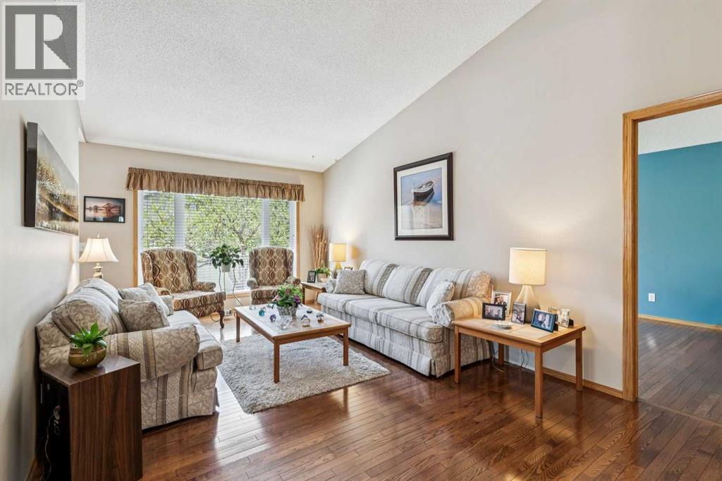 47 Sunlake Close Se, Calgary, Alberta  T2X 3H2 - Photo 6 - A2312426