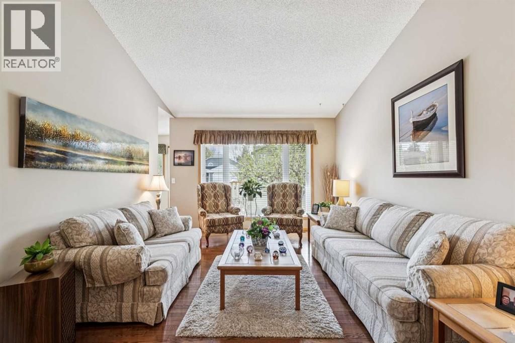 47 Sunlake Close Se, Calgary, Alberta  T2X 3H2 - Photo 5 - A2312426