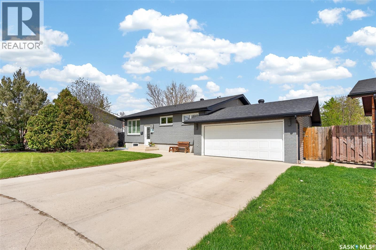 57 Daisy Crescent, Moose Jaw, Saskatchewan  S6J 1C2 - Photo 2 - SK036330