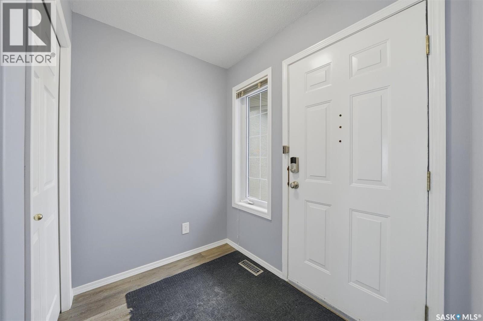31 425 Bayfield Crescent, Saskatoon, Saskatchewan  S7V 1E6 - Photo 3 - SK036176