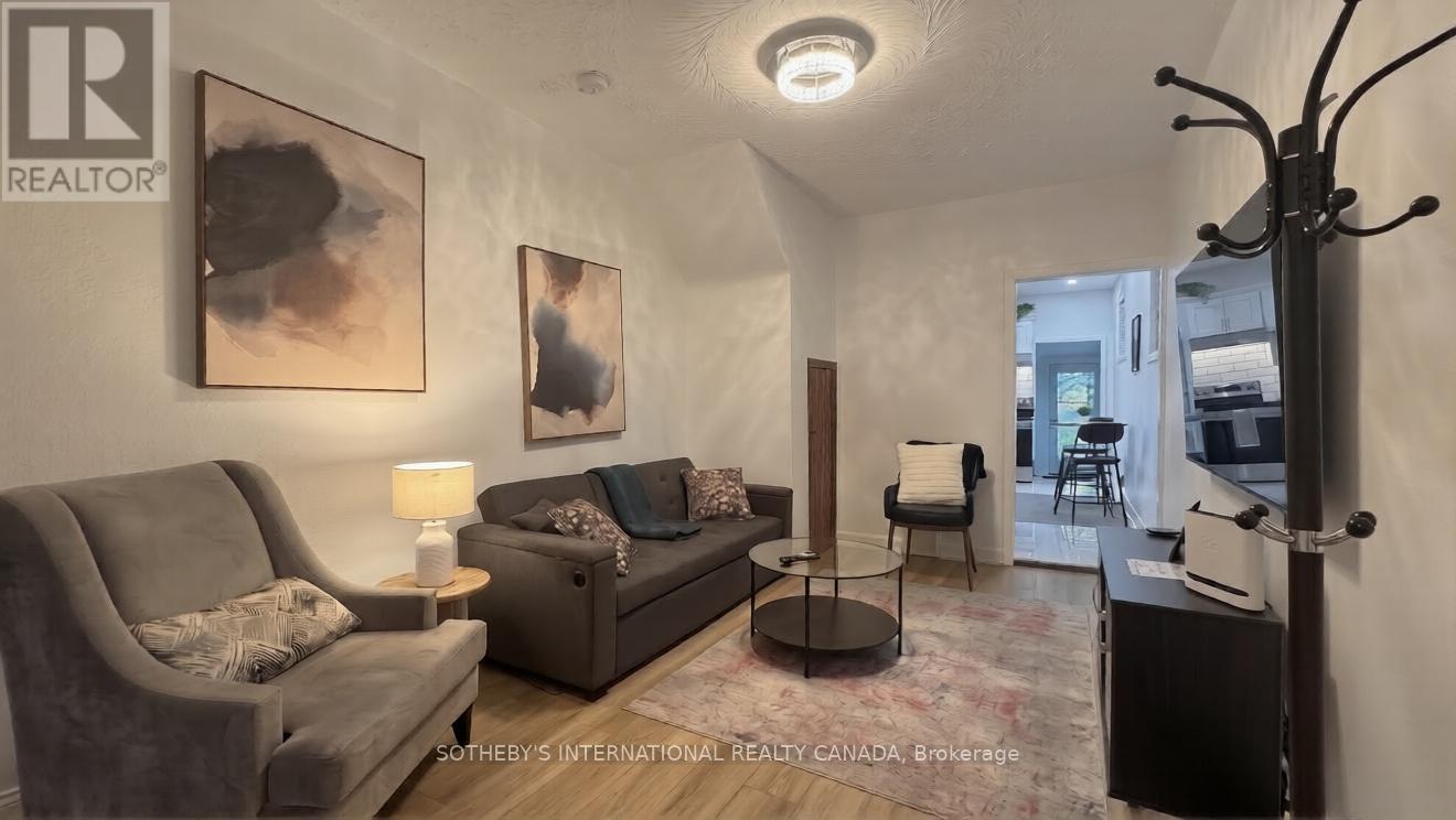 11 D'arcy Street, Toronto, Ontario  M5T 1J8 - Photo 2 - C13143924