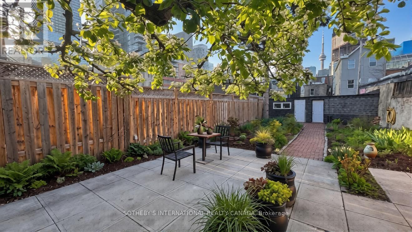 11 D'arcy Street, Toronto, Ontario  M5T 1J8 - Photo 6 - C13143924