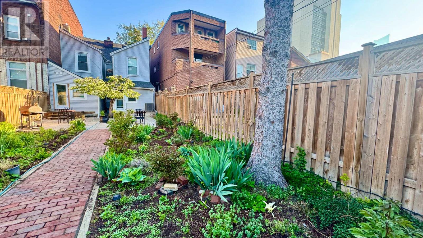 11 D'arcy Street, Toronto, Ontario  M5T 1J8 - Photo 8 - C13143924