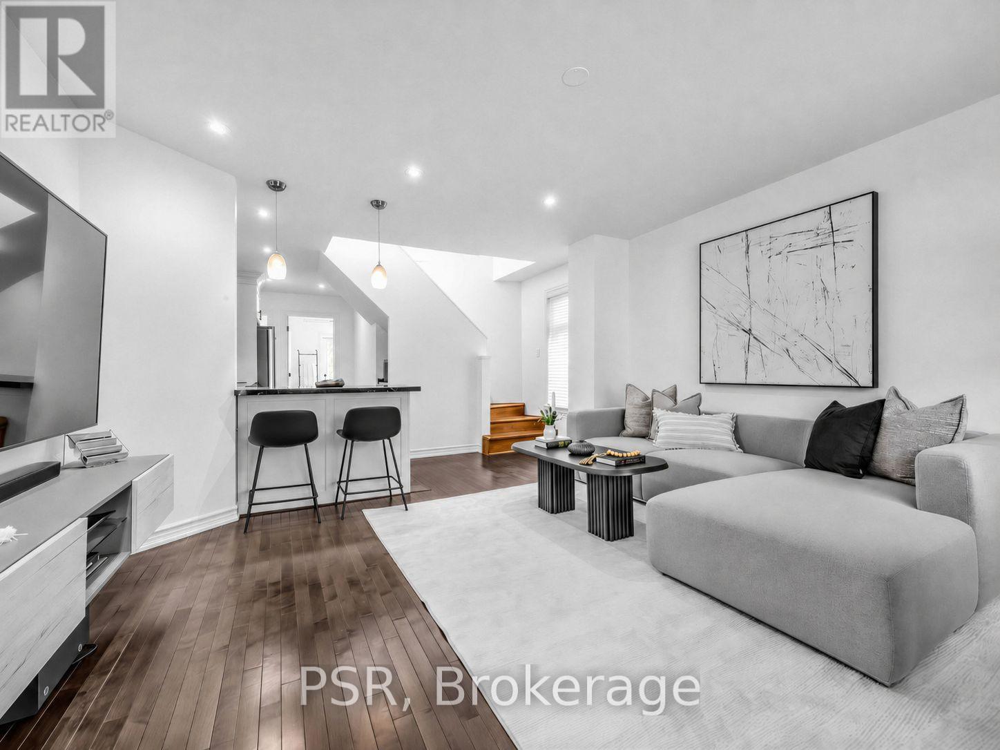 562 Arlington Avenue, Toronto, Ontario  M6C 3A5 - Photo 2 - C13143948