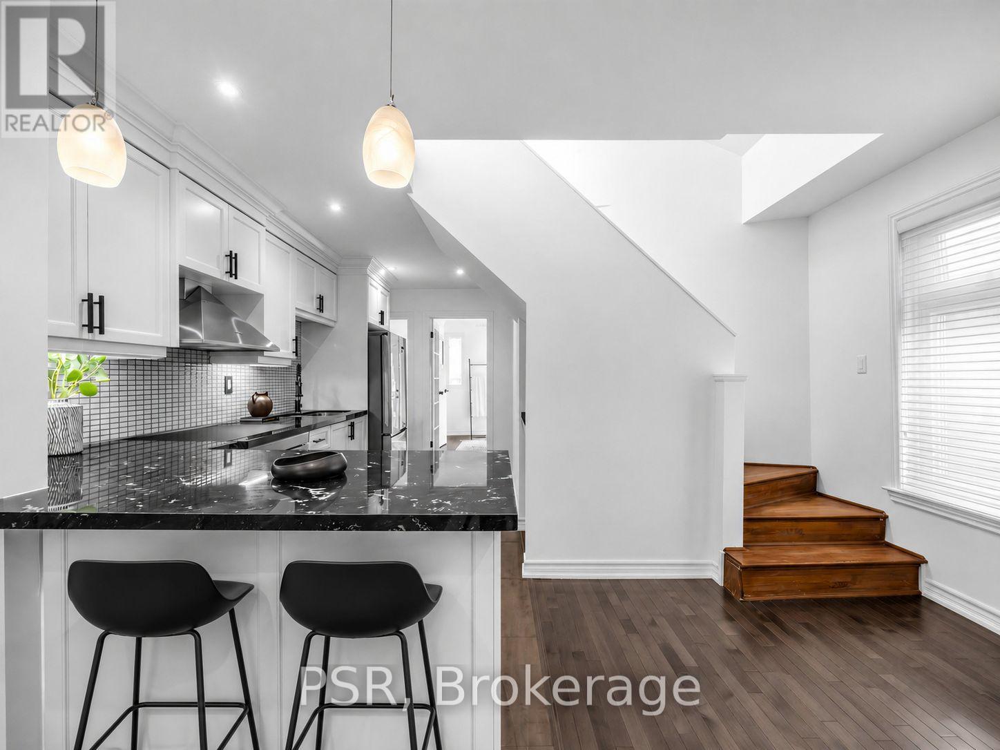 562 Arlington Avenue, Toronto, Ontario  M6C 3A5 - Photo 5 - C13143948
