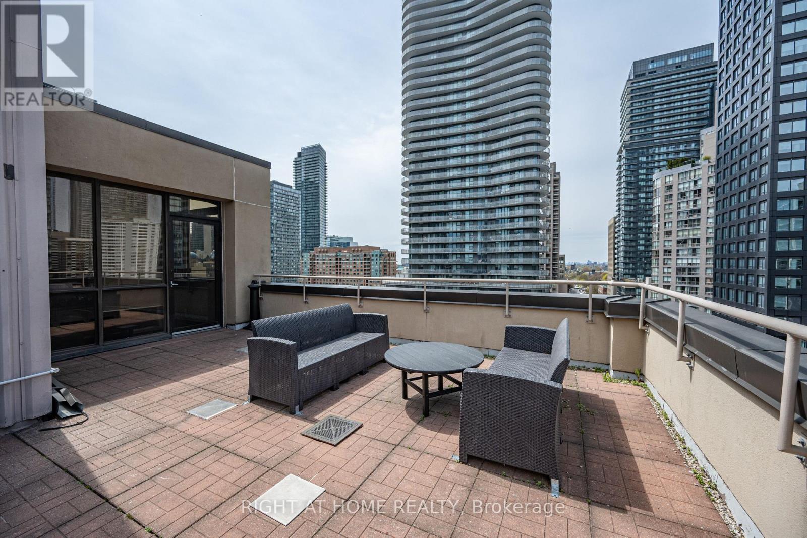 802 - 555 Yonge Street, Toronto, Ontario  M4Y 3A6 - Photo 12 - C13143992