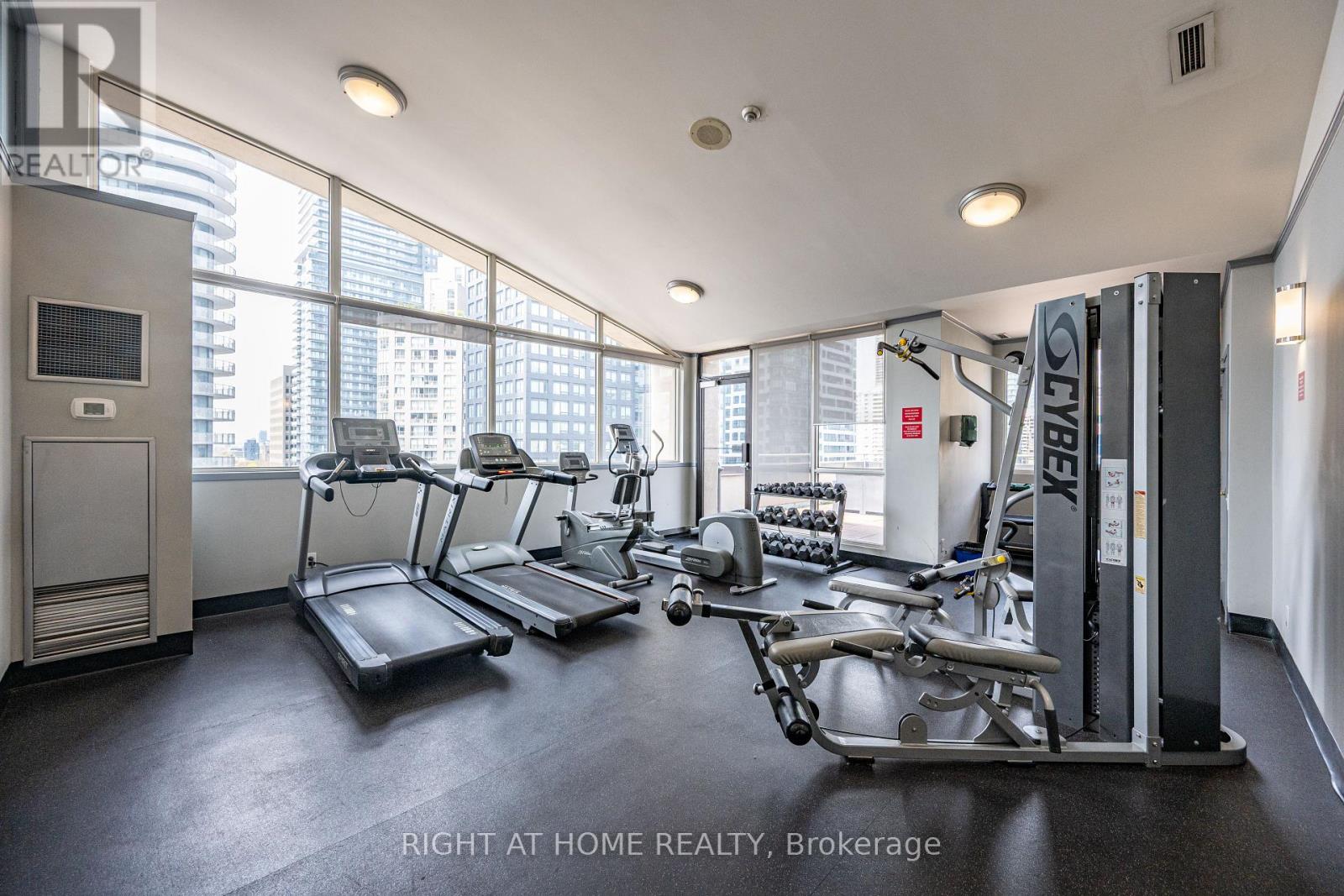 802 - 555 Yonge Street, Toronto, Ontario  M4Y 3A6 - Photo 17 - C13143992
