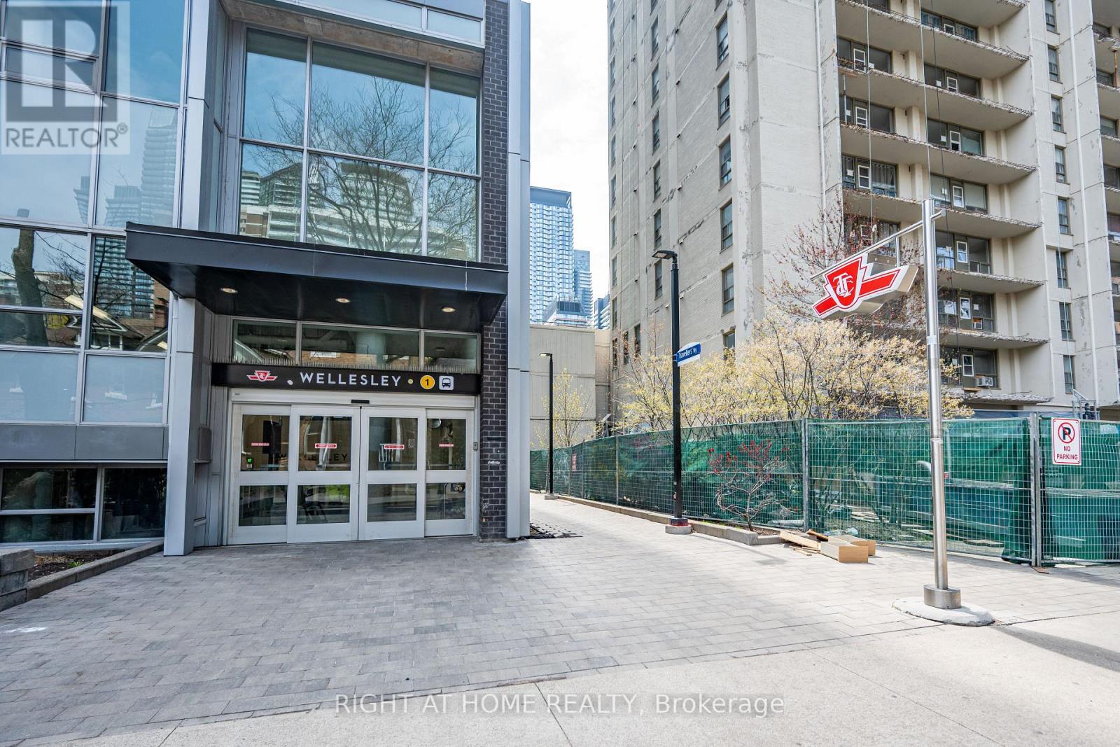802 - 555 Yonge Street, Toronto, Ontario  M4Y 3A6 - Photo 19 - C13143992
