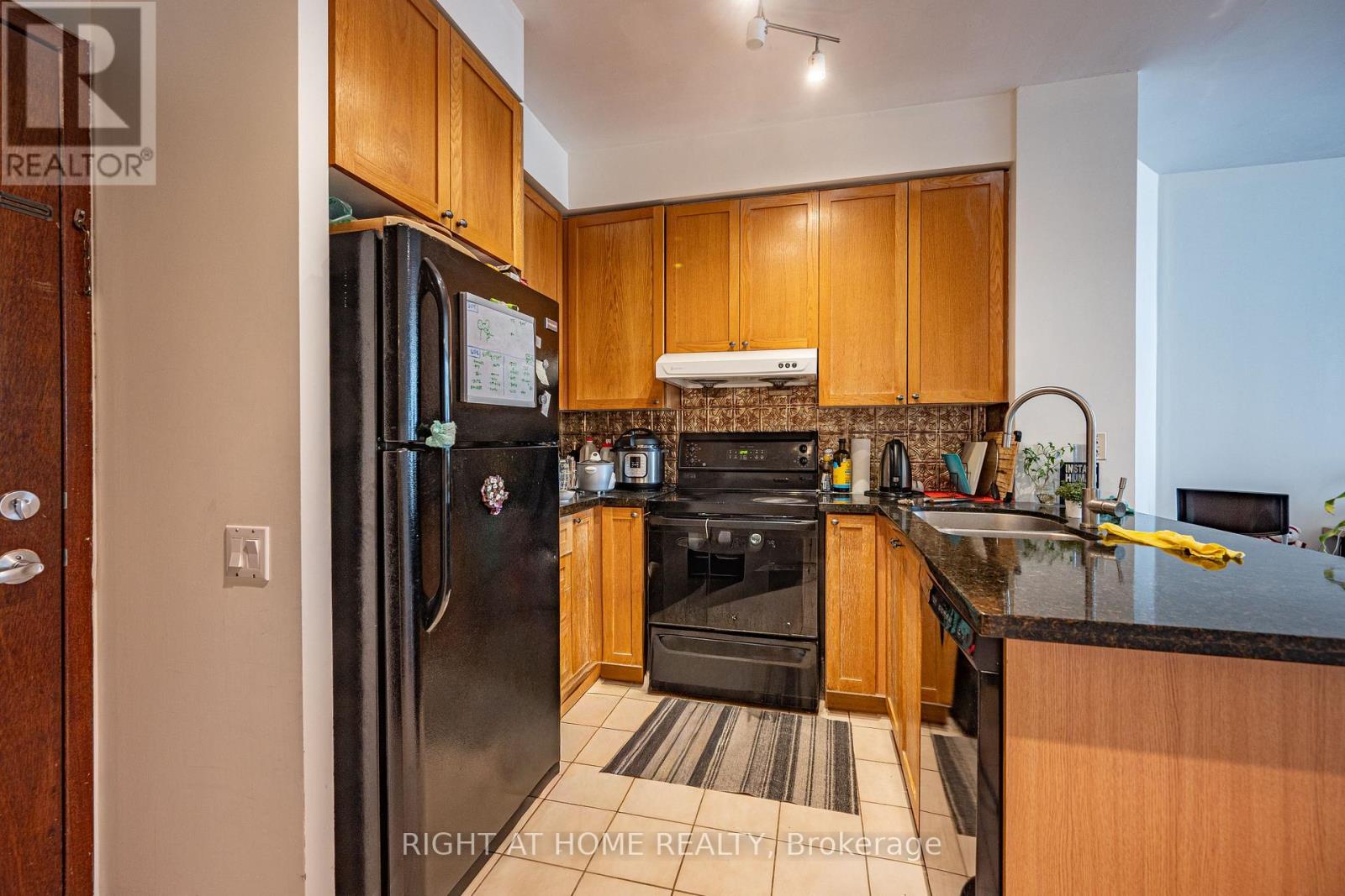 802 - 555 Yonge Street, Toronto, Ontario  M4Y 3A6 - Photo 3 - C13143992