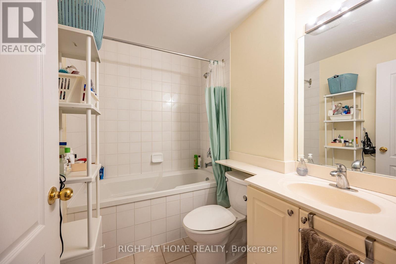 802 - 555 Yonge Street, Toronto, Ontario  M4Y 3A6 - Photo 8 - C13143992