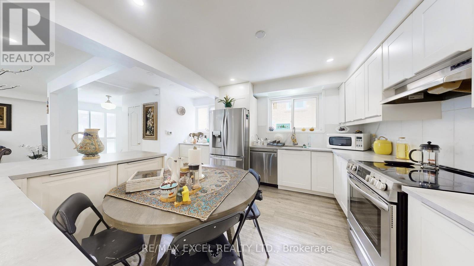 19 Clancy Drive, Toronto, Ontario  M2J 2V7 - Photo 13 - C13144008