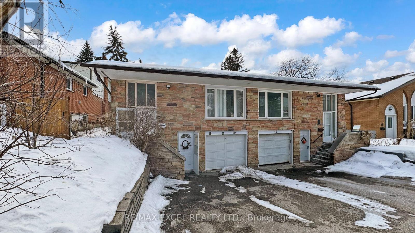 19 Clancy Drive, Toronto, Ontario  M2J 2V7 - Photo 2 - C13144008