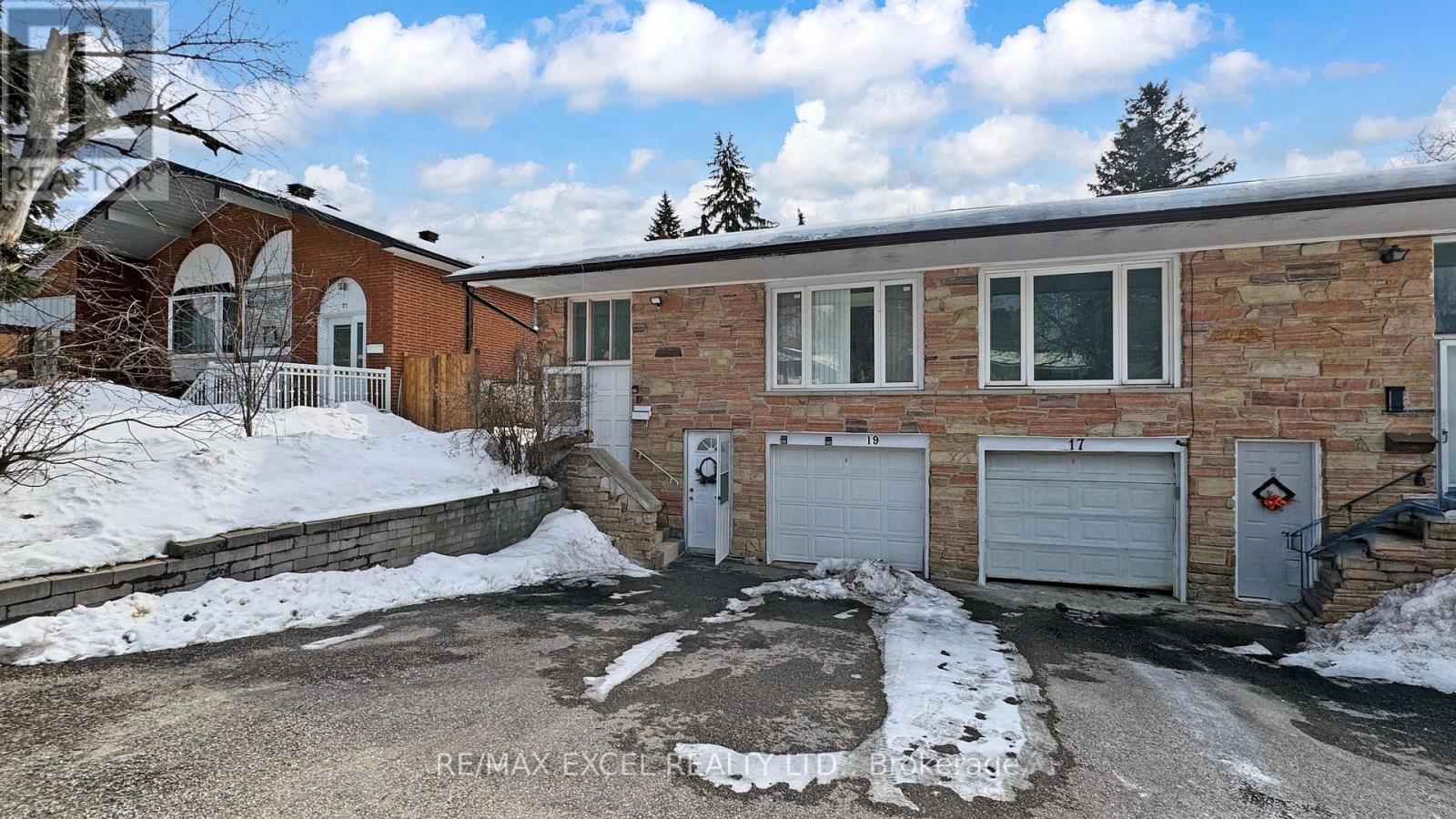 19 Clancy Drive, Toronto, Ontario  M2J 2V7 - Photo 3 - C13144008